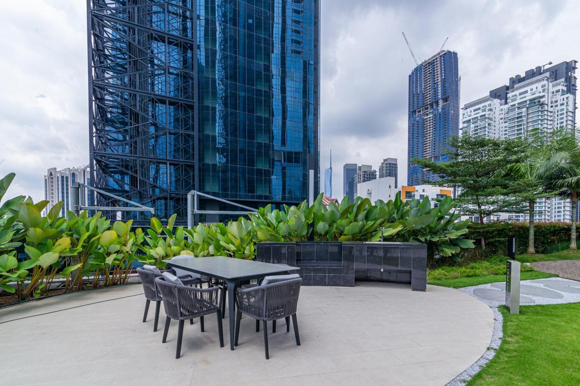 Eaton Residences Klcc By Plush Kuala Lumpur Esterno foto